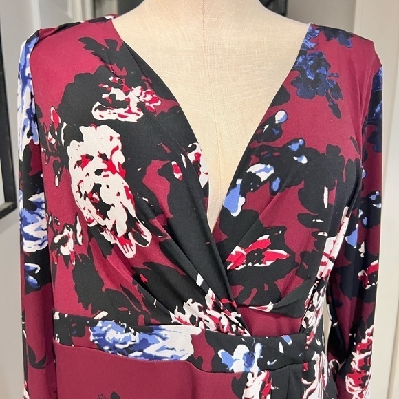 A PEA IN THE POD wine with big floral faux wrap dress with 3/4 sleeves - Picture 3 of 15